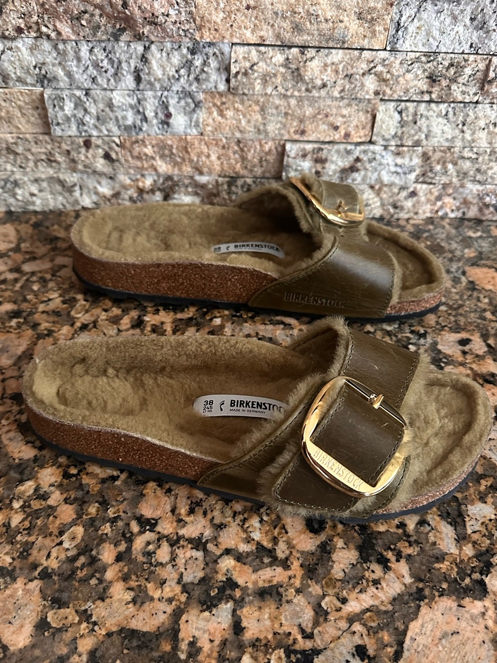Birkenstock Madrid Big Buckle Shearling Oiled Leather Sandals in Olive Sz 38 - Picture 4 of 9